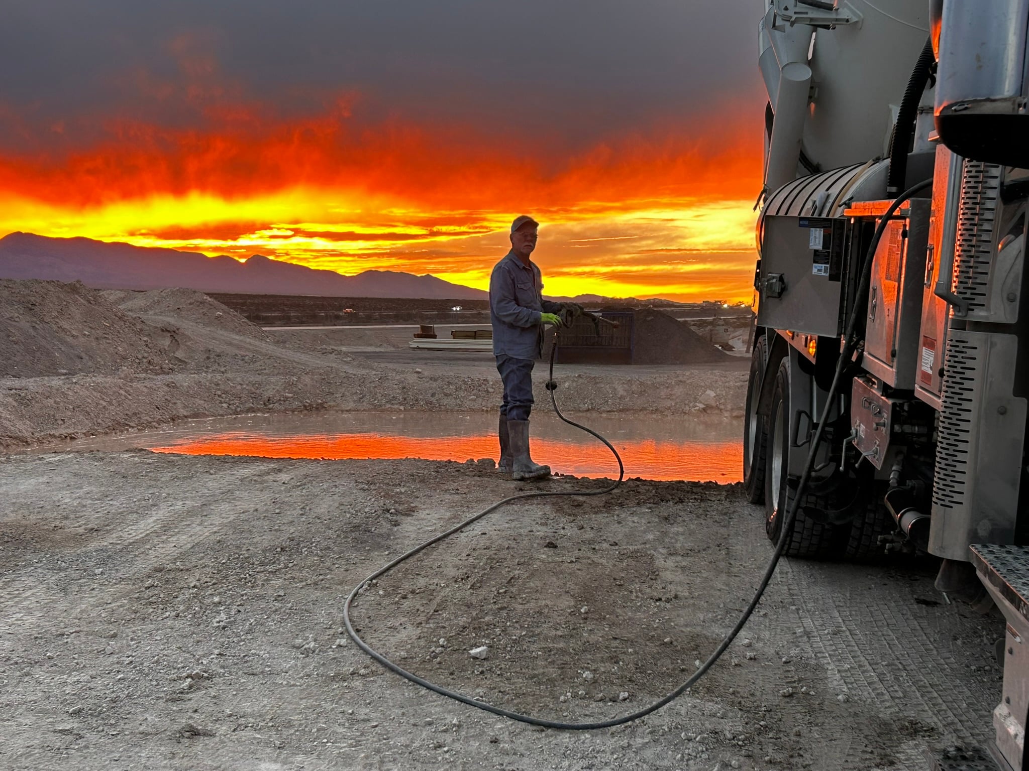 HYDROVAC UTILITY MINING - Photo 2
